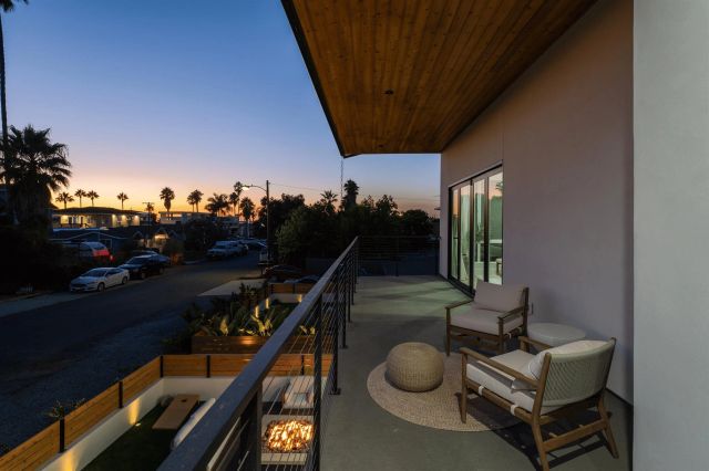 5140 Los Robles Dr, Carlsbad, CA 92008