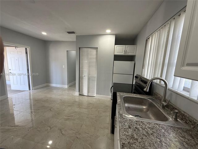 7411 Juniper St A, Miramar, FL 33023