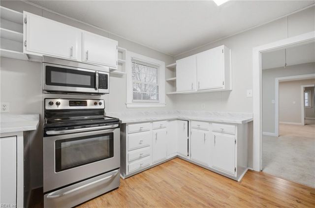 21 Langley AVE, Newport News, VA 23601