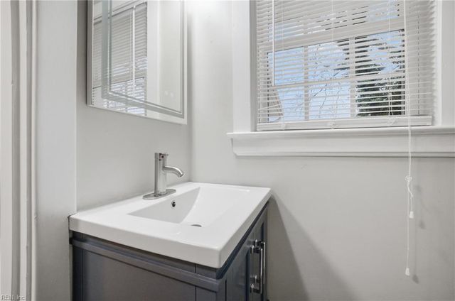 21 Langley AVE, Newport News, VA 23601