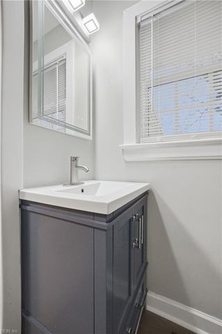 21 Langley AVE, Newport News, VA 23601