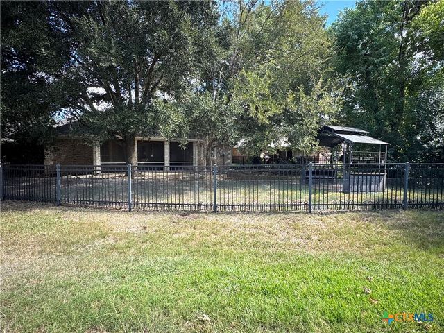 1408 Bishop Drive, Salado, TX 76571
