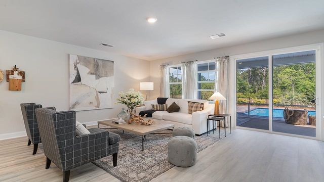 7063 Cinnamon Dr, Conway, SC 29526