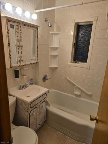 131 Palsa Ave, Elmwood Park Boro, NJ 07407