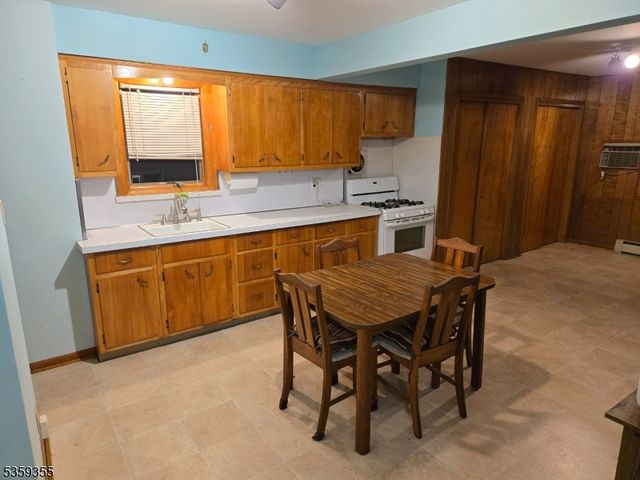 131 Palsa Ave, Elmwood Park Boro, NJ 07407