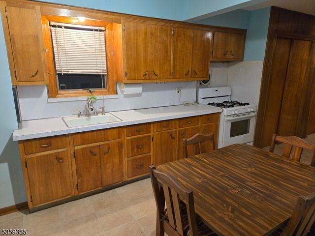 131 Palsa Ave, Elmwood Park Boro, NJ 07407