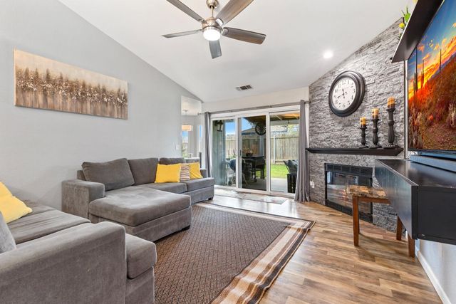 194 W Elm Ave, Galt, CA 95632