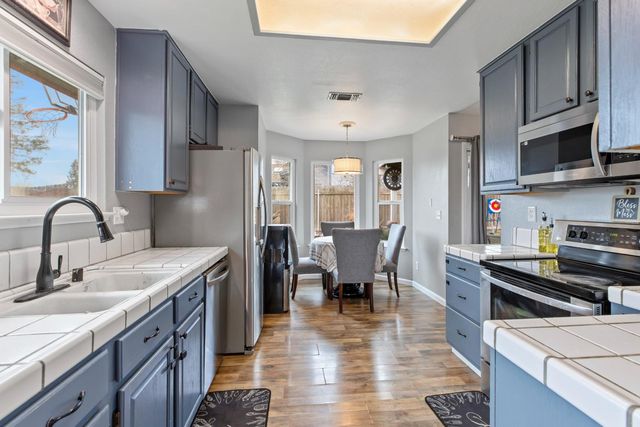 194 W Elm Ave, Galt, CA 95632