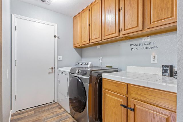 194 W Elm Ave, Galt, CA 95632