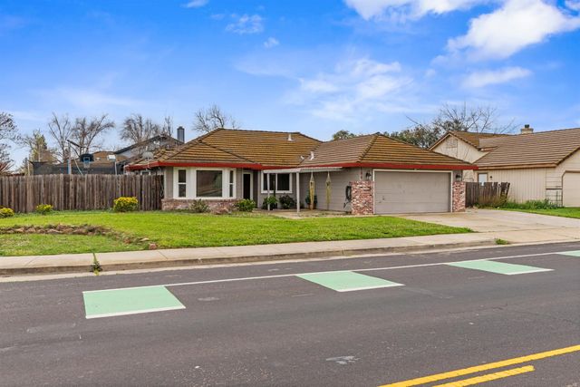 194 W Elm Ave, Galt, CA 95632