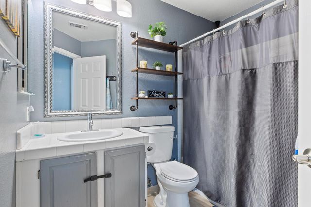 194 W Elm Ave, Galt, CA 95632