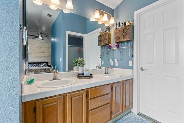 194 W Elm Ave, Galt, CA 95632