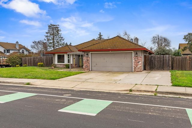 194 W Elm Ave, Galt, CA 95632