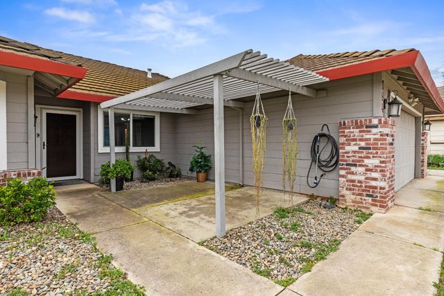 194 W Elm Ave, Galt, CA 95632