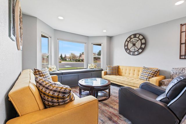 194 W Elm Ave, Galt, CA 95632