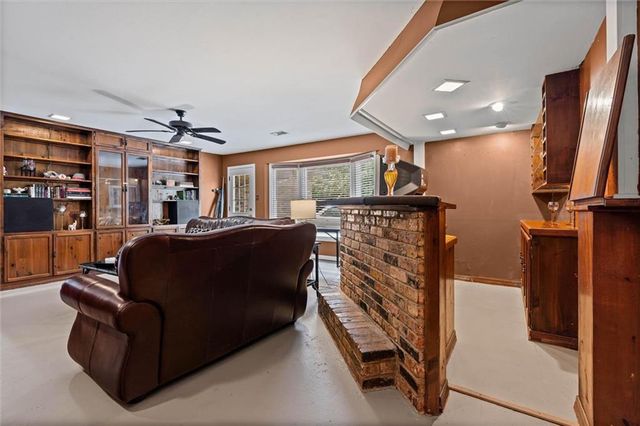 2212 Knollwood Drive, Mobile, AL 36609