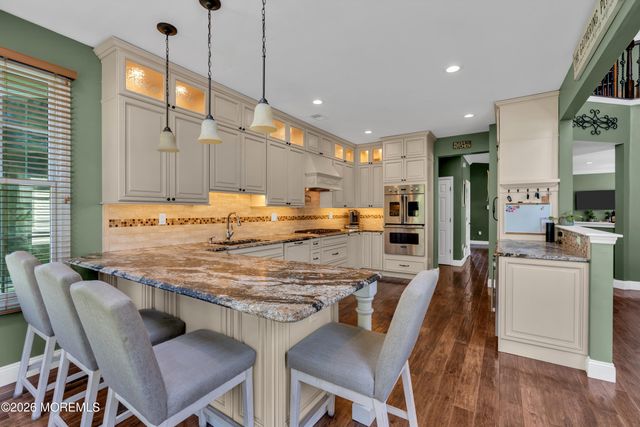 114 E Parsonage Way, Manalapan, NJ 07726