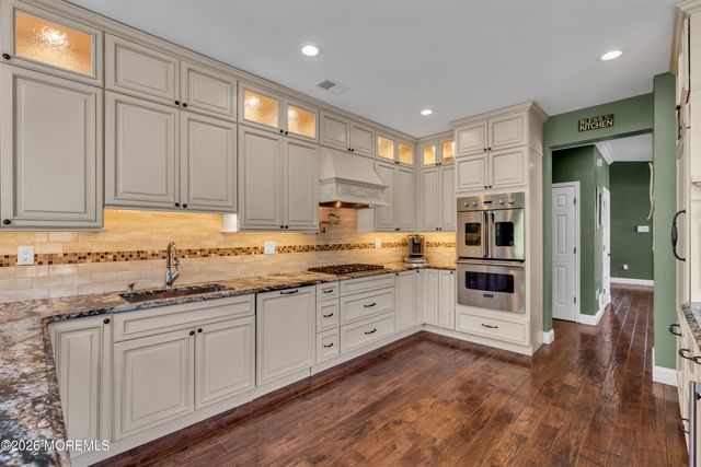114 E Parsonage Way, Manalapan, NJ 07726