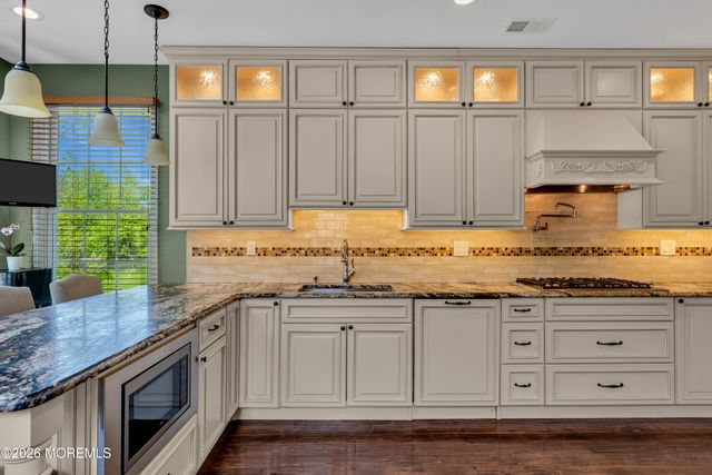 114 E Parsonage Way, Manalapan, NJ 07726