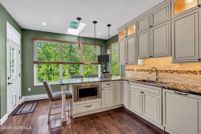 114 E Parsonage Way, Manalapan, NJ 07726