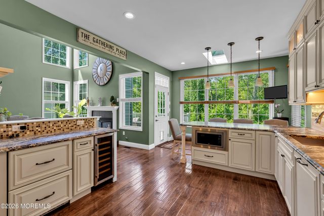 114 E Parsonage Way, Manalapan, NJ 07726
