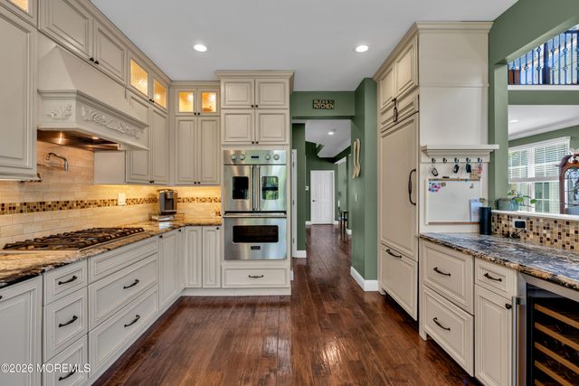 114 E Parsonage Way, Manalapan, NJ 07726