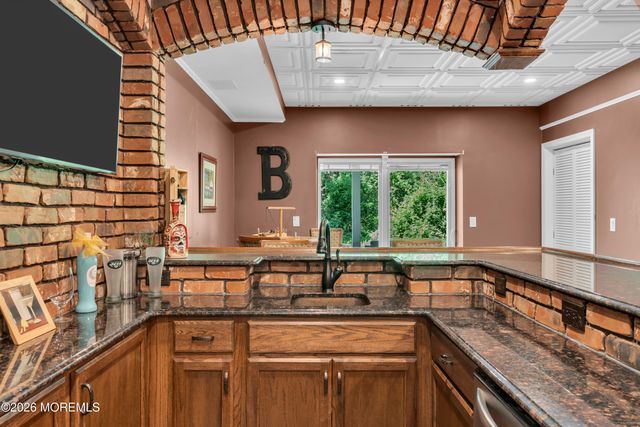 114 E Parsonage Way, Manalapan, NJ 07726