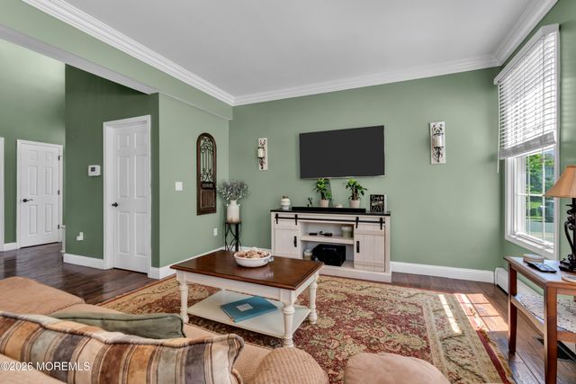 114 E Parsonage Way, Manalapan, NJ 07726