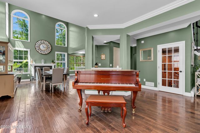 114 E Parsonage Way, Manalapan, NJ 07726