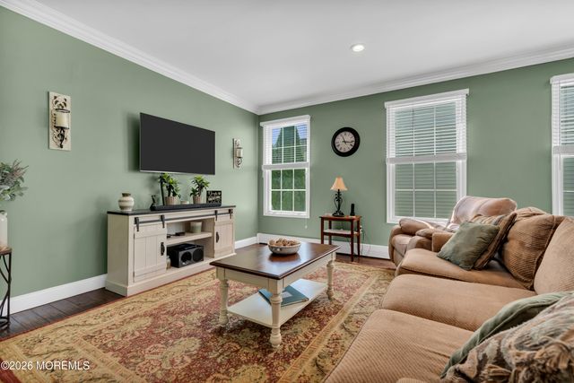 114 E Parsonage Way, Manalapan, NJ 07726