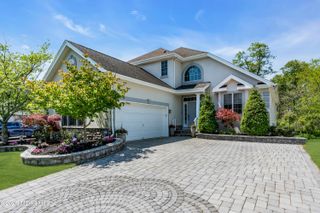 114 E Parsonage Way, Manalapan, NJ 07726