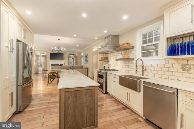 1900 N NELSON ST, Arlington, VA 22207