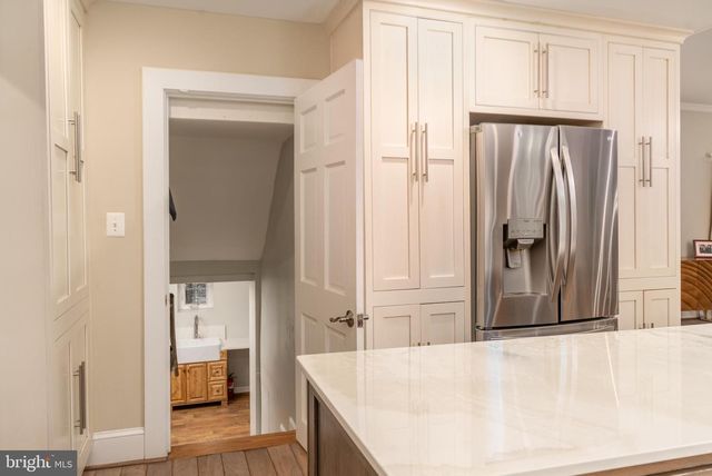 1900 N NELSON ST, Arlington, VA 22207