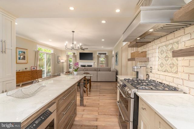 1900 N NELSON ST, Arlington, VA 22207