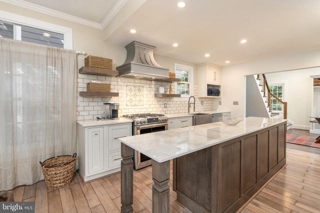 1900 N NELSON ST, Arlington, VA 22207
