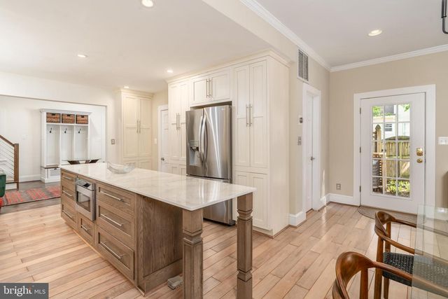 1900 N NELSON ST, Arlington, VA 22207