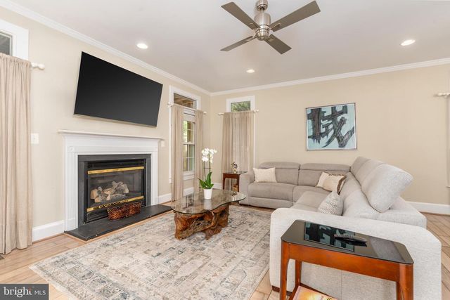 1900 N NELSON ST, Arlington, VA 22207