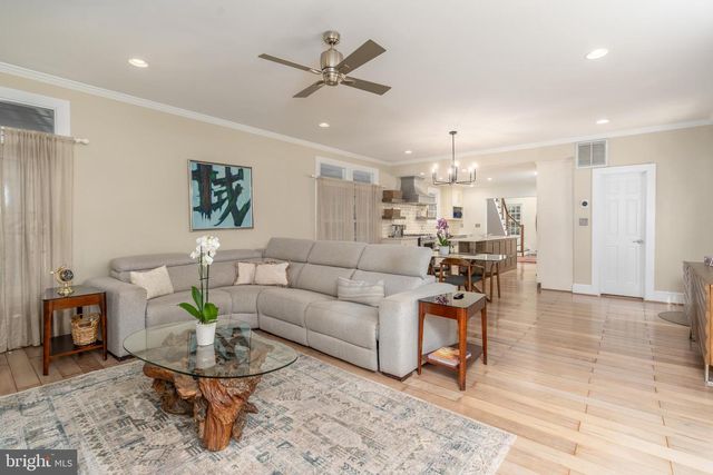 1900 N NELSON ST, Arlington, VA 22207