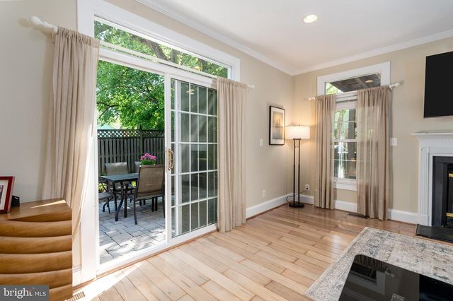 1900 N NELSON ST, Arlington, VA 22207