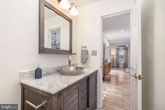 1900 N NELSON ST, Arlington, VA 22207