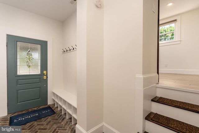 1900 N NELSON ST, Arlington, VA 22207