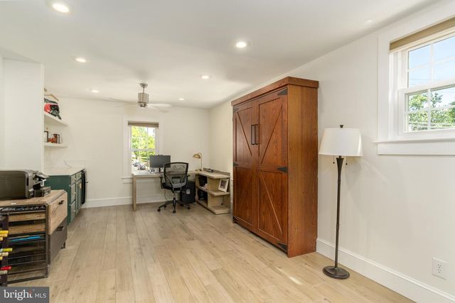 1900 N NELSON ST, Arlington, VA 22207