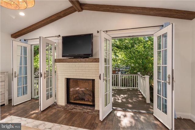 1900 N NELSON ST, Arlington, VA 22207