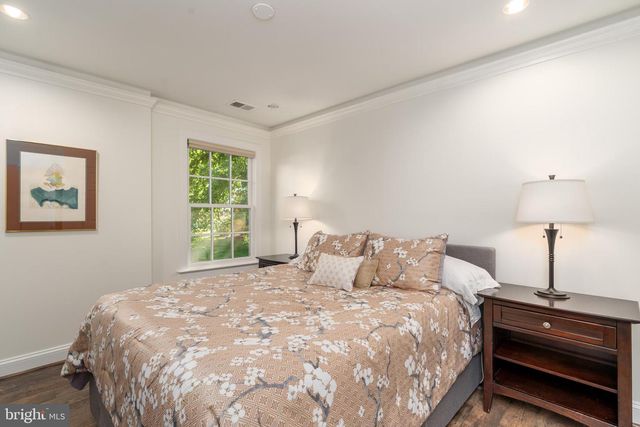 1900 N NELSON ST, Arlington, VA 22207