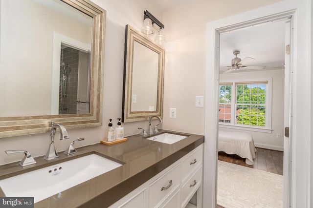 1900 N NELSON ST, Arlington, VA 22207