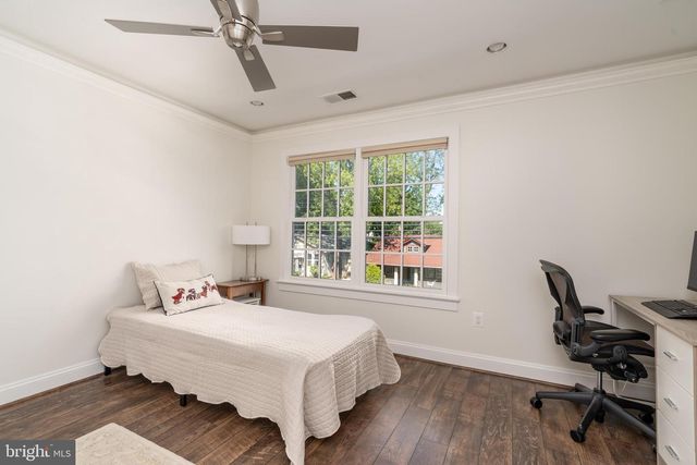1900 N NELSON ST, Arlington, VA 22207