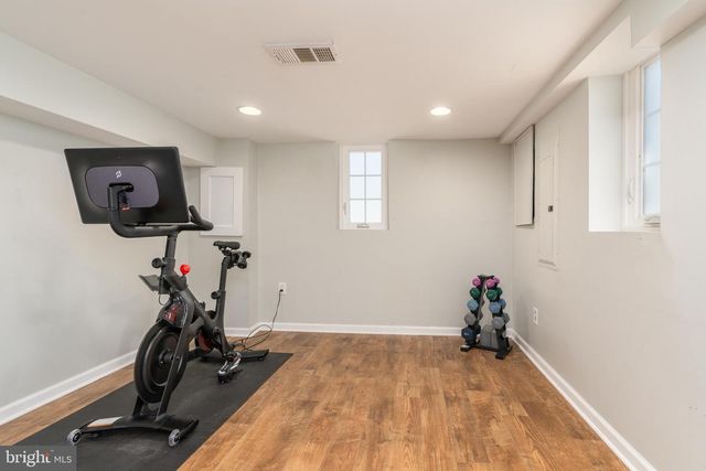 1900 N NELSON ST, Arlington, VA 22207