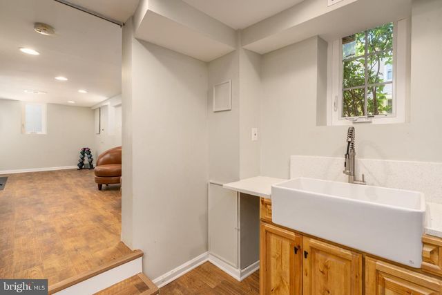 1900 N NELSON ST, Arlington, VA 22207