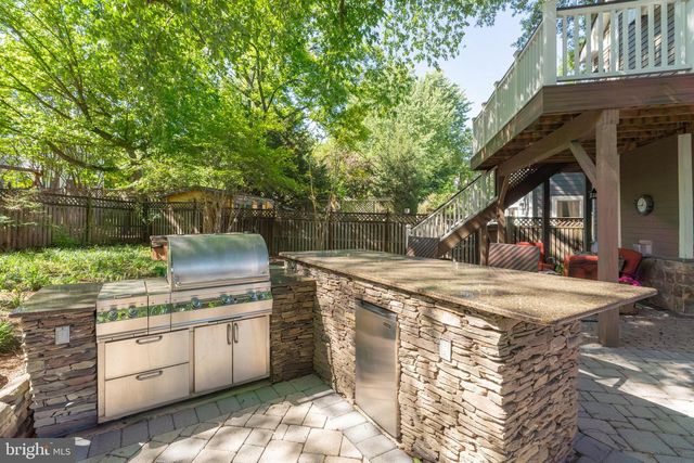 1900 N NELSON ST, Arlington, VA 22207