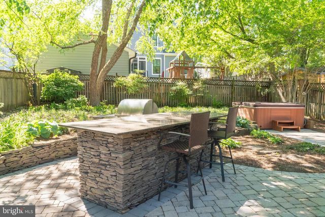 1900 N NELSON ST, Arlington, VA 22207